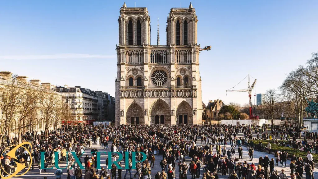 سفر به کلیسای نوتردام پاریس