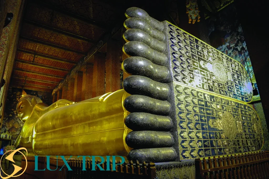 وات فو (معبد بودای خوابیده)