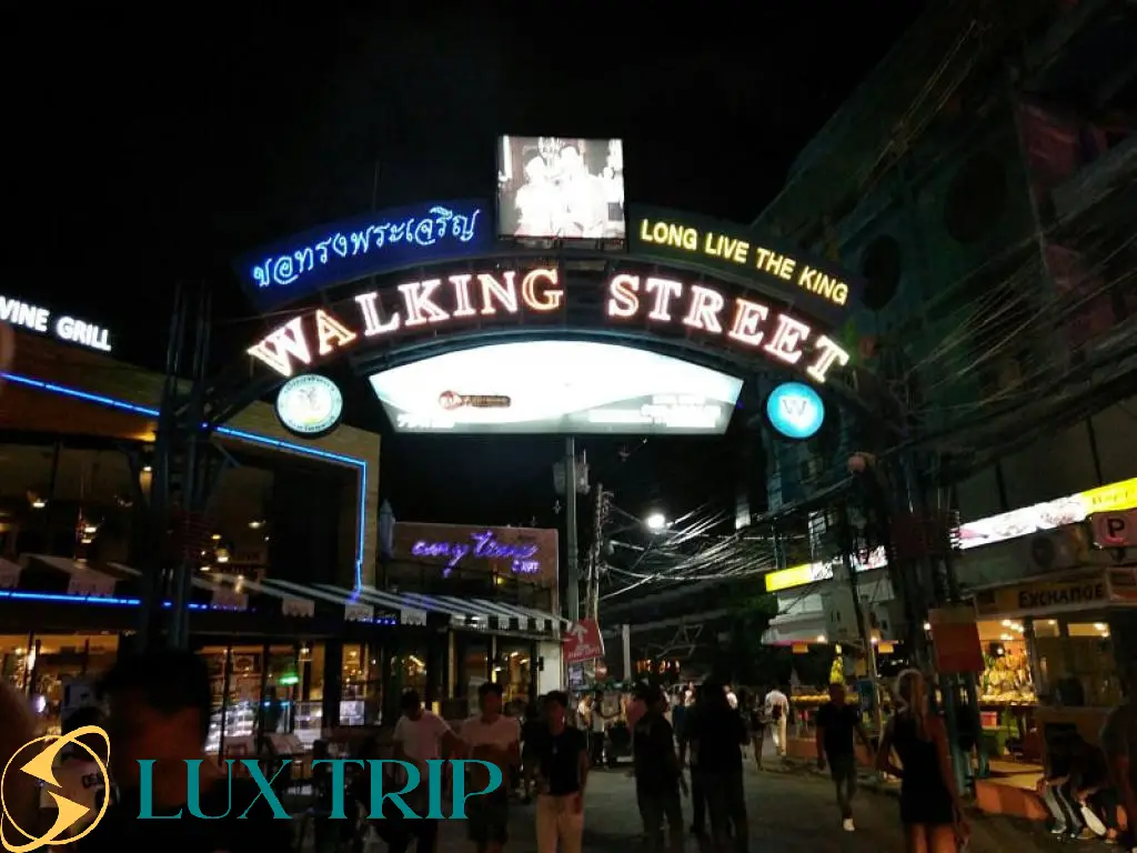 راهنمای کامل واکینگ استریت پاتایا اسرار خیابان شبانه تایلند+ بهترین زمان بازدید